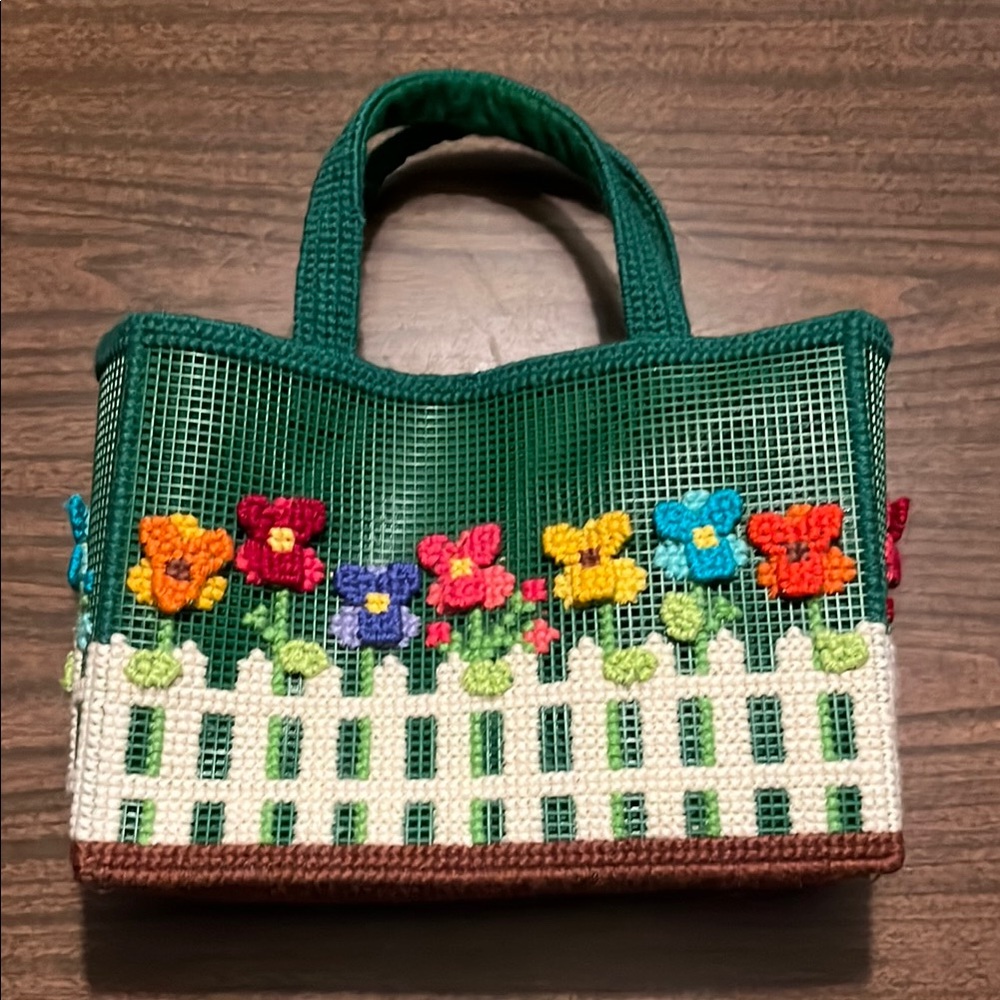 Vintage Needlepoint Flower Handbag